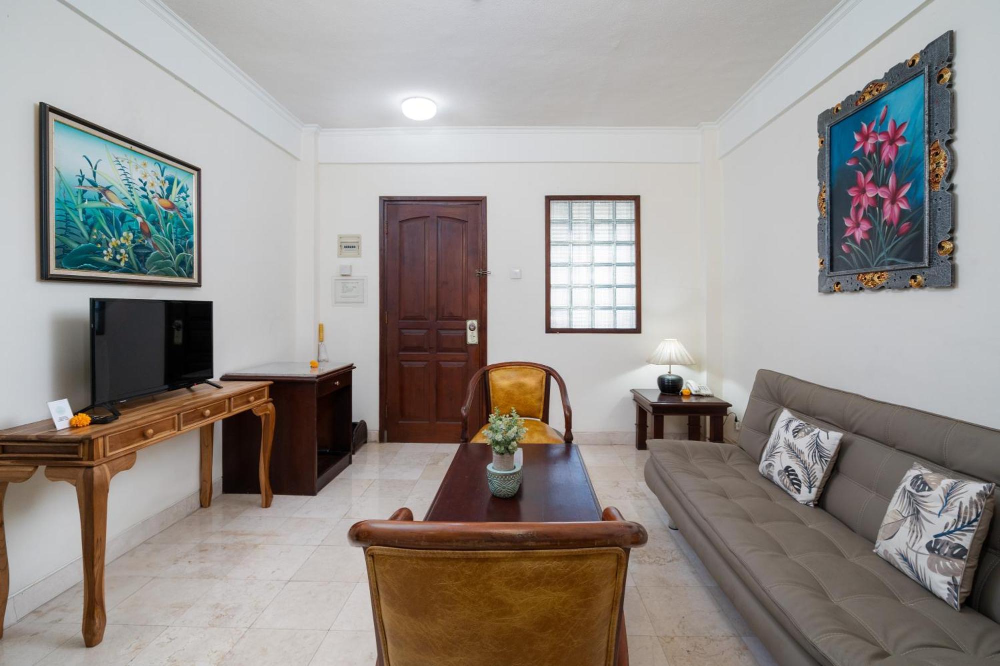 Inside Walking Distance To The Apartemen
